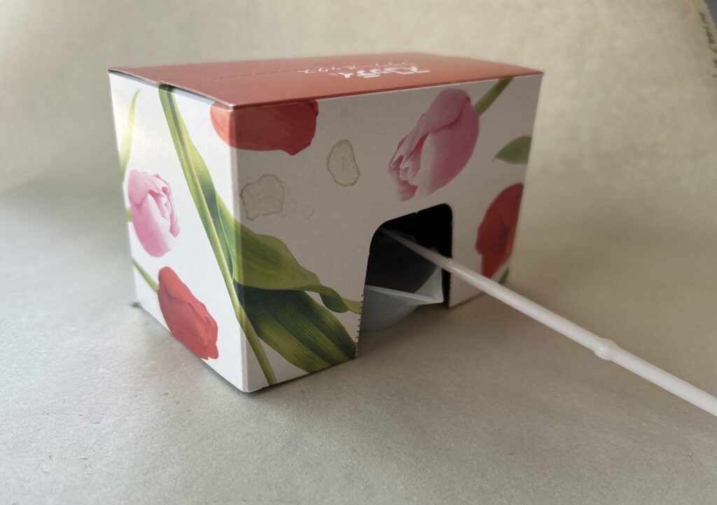 レジンの紫外線を遮るために便利な収納ボックスの写真